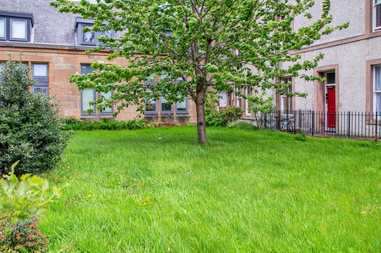 Stylish & Modern 2 Bedroom Ground Floor Close To Centre In Stunning Converted Church - Near Haymarket Train Station - Sleeps Up To 5 Guests Appartement *