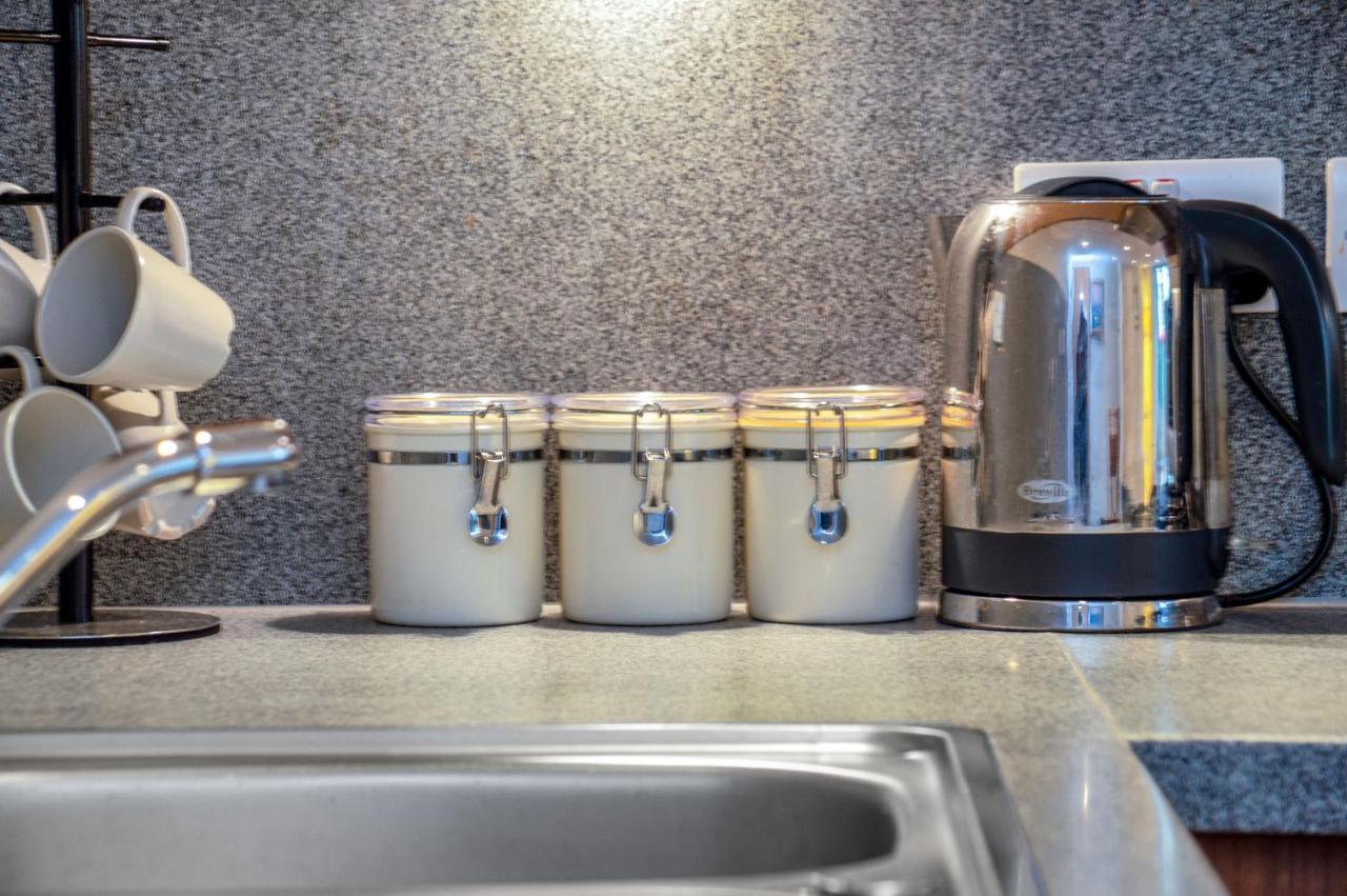 Stylish & Modern 2 Bedroom Ground Floor Close To Centre In Stunning Converted Church - Near Haymarket Train Station - Sleeps Up To 5 Guests Appartement Édimbourg