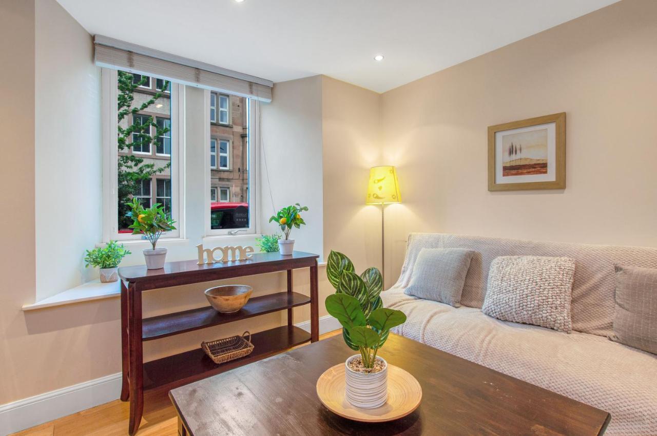 Stylish & Modern 2 Bedroom Ground Floor Close To Centre In Stunning Converted Church - Near Haymarket Train Station - Sleeps Up To 5 Guests Appartement *