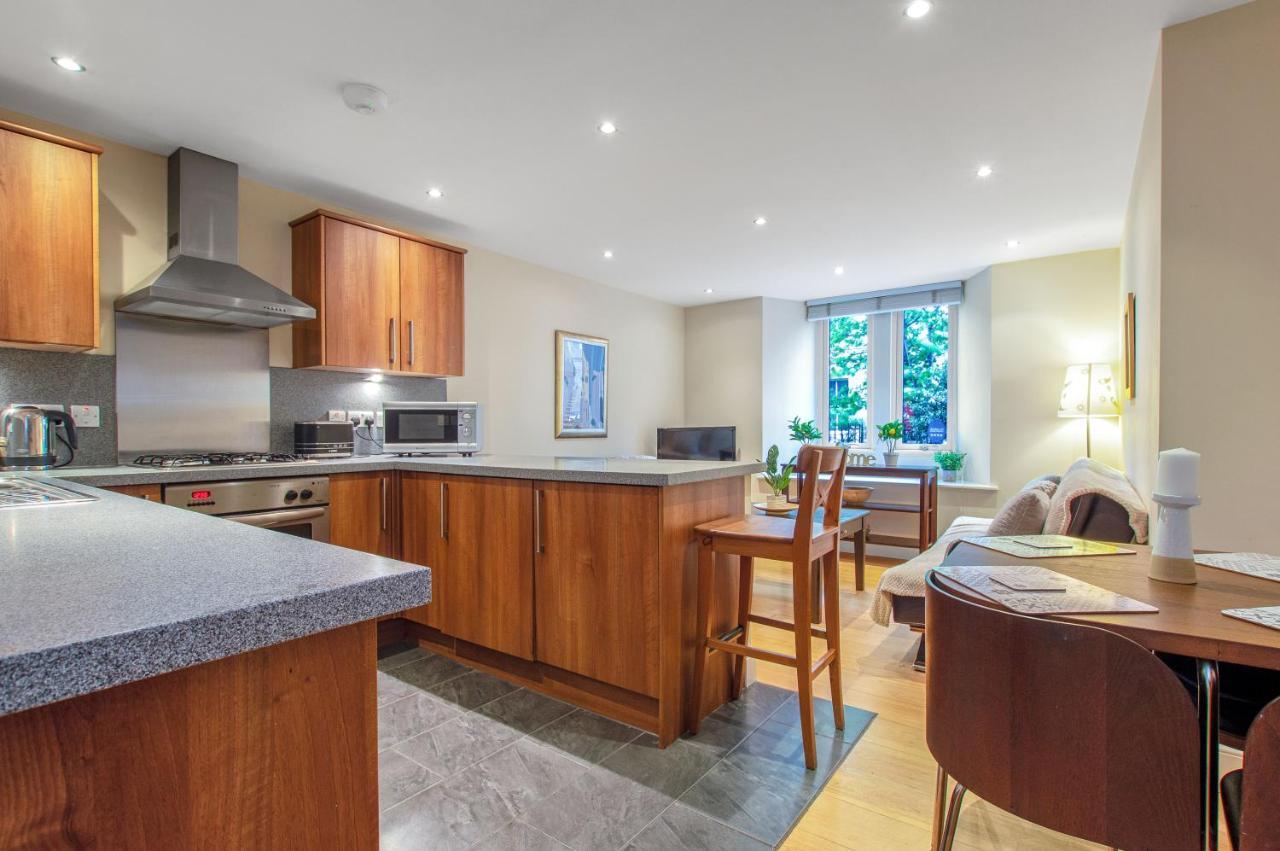 Appartement Stylish & Modern 2 Bedroom Ground Floor Close To Centre In Stunning Converted Church - Near Haymarket Train Station - Sleeps Up To 5 Guests Édimbourg