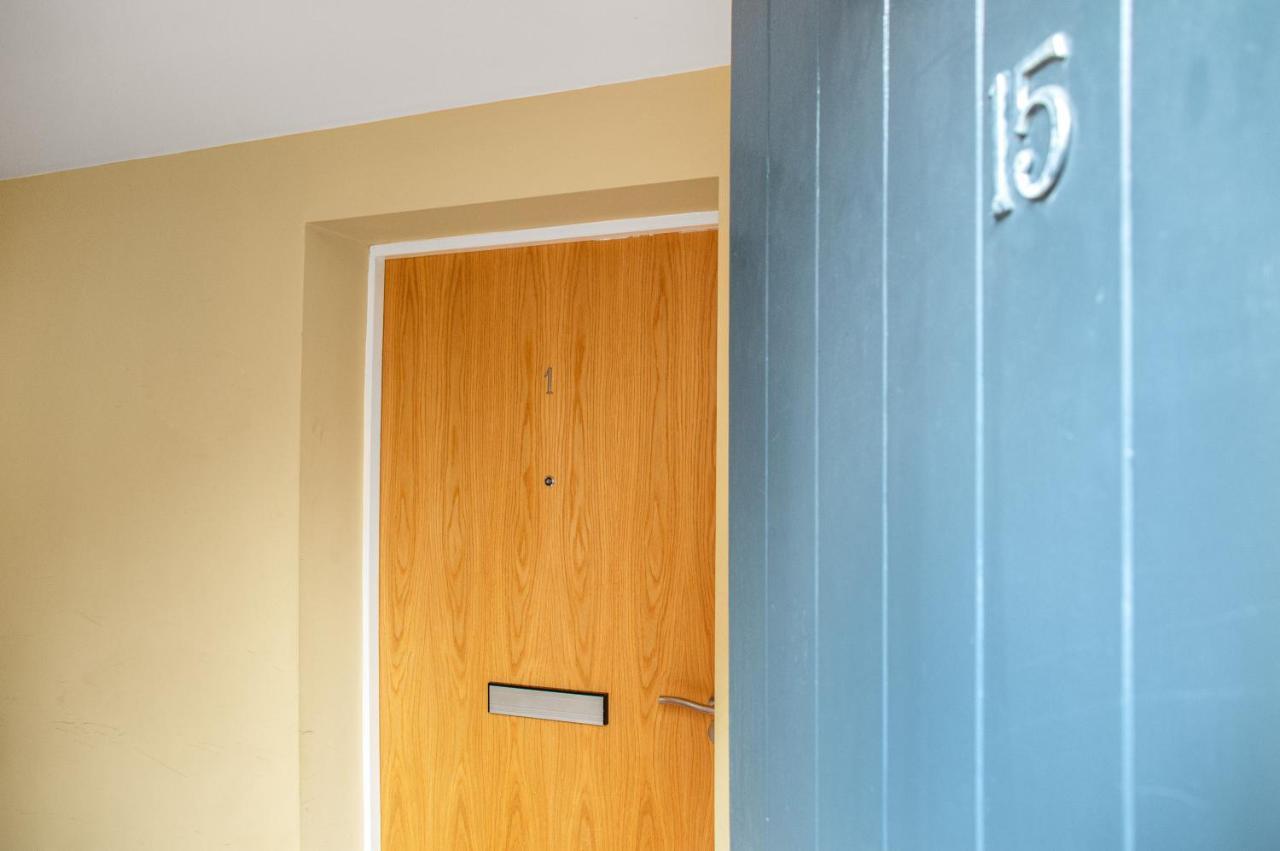 Stylish & Modern 2 Bedroom Ground Floor Close To Centre In Stunning Converted Church - Near Haymarket Train Station - Sleeps Up To 5 Guests * Édimbourg